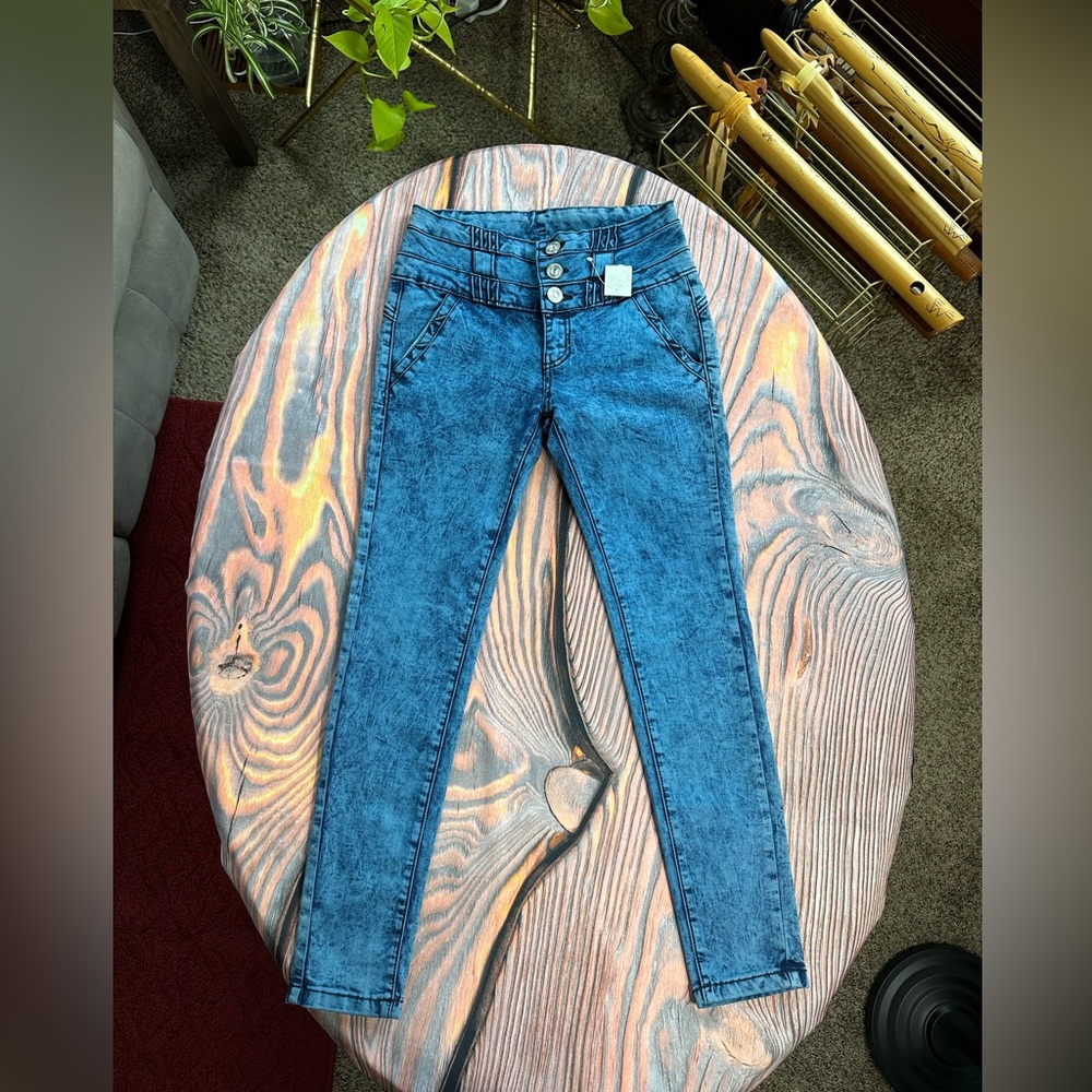 Jeans size 28  Salvaje Evolution Low rise Skinny Ankle blue stone wash nwt